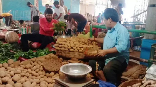 এক সপ্তাহে আলুর দাম বেড়েছে ১০-১৫ টাকা